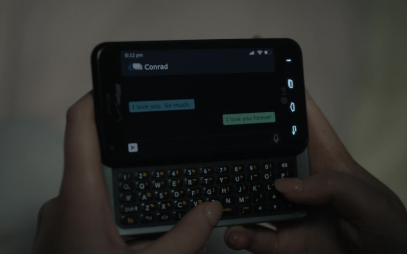 LG Smartphone in The Girl from Plainville S01E01 Star-Crossed Lovers and Things Like That (2022)