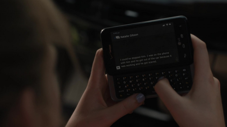LG x Verizon Smartphone in The Girl from Plainville S01E02 Turtle (3)