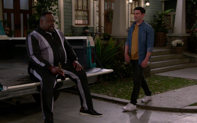 Lacoste Men’s Shoes of Max Greenfield as Dave in The Neighborhood S04E17 Welcome to Bro Money, Bro Problems (2022)