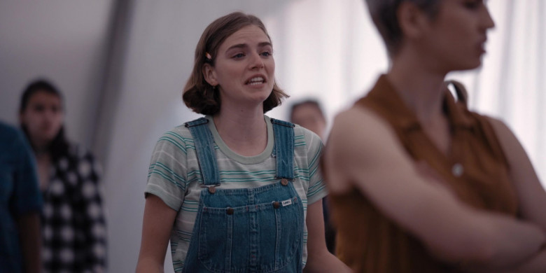 Lee Women Jeans Overalls in WeCrashed S01E03 Summer Camp (2022)