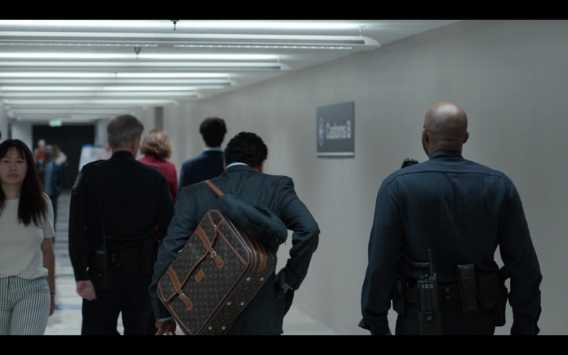 Louis Vuitton Luggage in The Dropout S01E03 Green Juice (1)