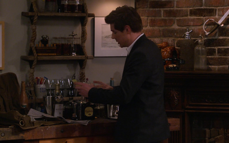 Macallan 18 Year Whisky and Don Julio Tequila in How I Met Your Father S01E10 Timing Is Everything (2022)