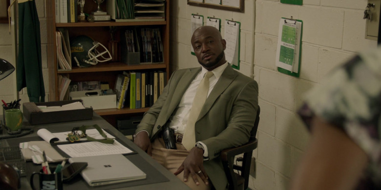 Microsoft Surface Laptop Computer of Taye Diggs as Billy Baker in All American S04E11 Liberation (2022)