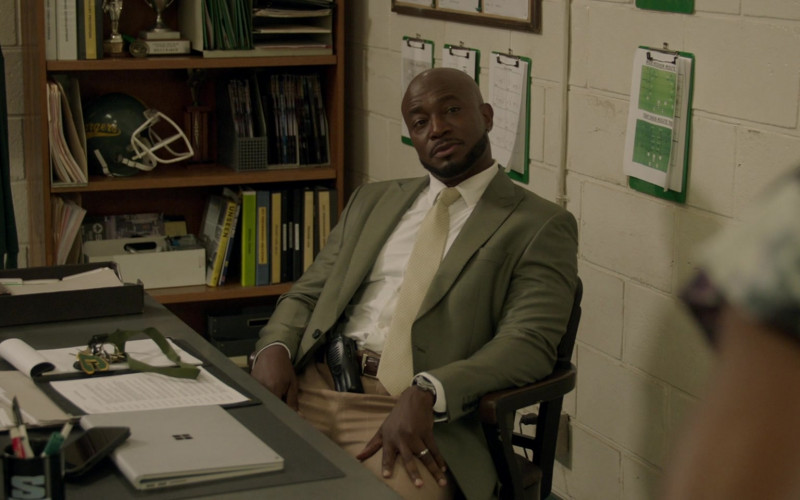 Microsoft Surface Laptop Computer of Taye Diggs as Billy Baker in All American S04E11 Liberation (2022)