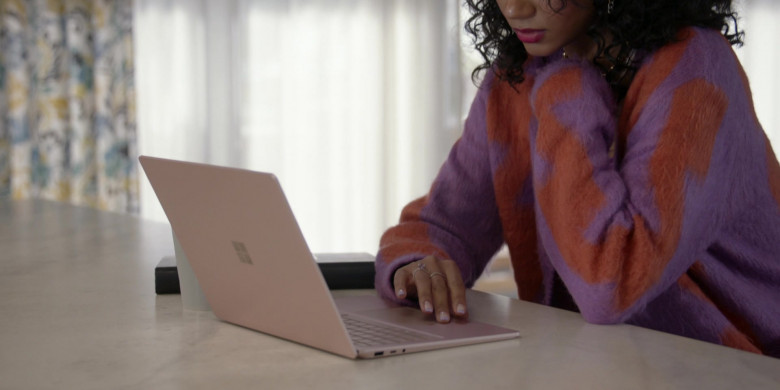 Microsoft Surface Laptop in All American S04E12 Babies and Fools (1)
