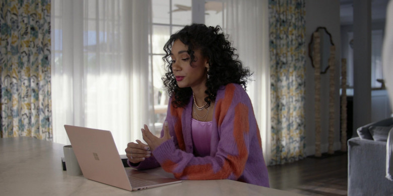 Microsoft Surface Laptop in All American S04E12 Babies and Fools (2)