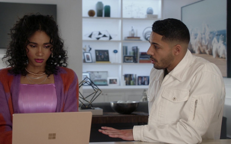 Microsoft Surface Laptop in All American S04E12 Babies and Fools (3)