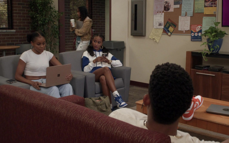 Microsoft Surface Laptops and Nike Shoes in All American Homecoming S01E04 If Only You Knew (1)