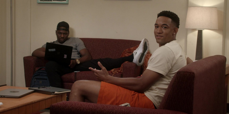 Microsoft Surface Laptops and Nike Shoes in All American Homecoming S01E04 If Only You Knew (2)