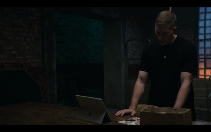 Microsoft Surface Tablet in Power Book IV Force S01E08 He Ain't Heavy (1)