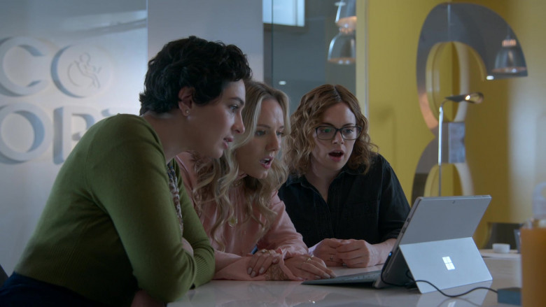 Microsoft Surface Tablets in Good Trouble S04E03 Meet the New Boss (5)