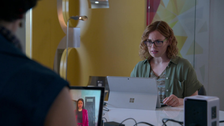 Microsoft Surface Tablets in Good Trouble S04E03 Meet the New Boss (7)