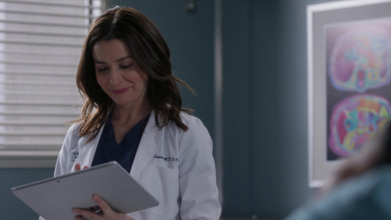 Microsoft Surface Tablets in Grey's Anatomy S18E10 Living in a House Divided (2)