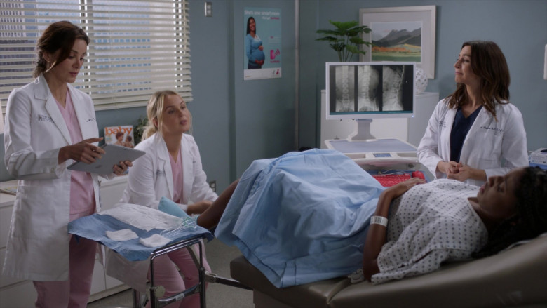 Microsoft Surface Tablets in Grey's Anatomy S18E10 Living in a House Divided (3)