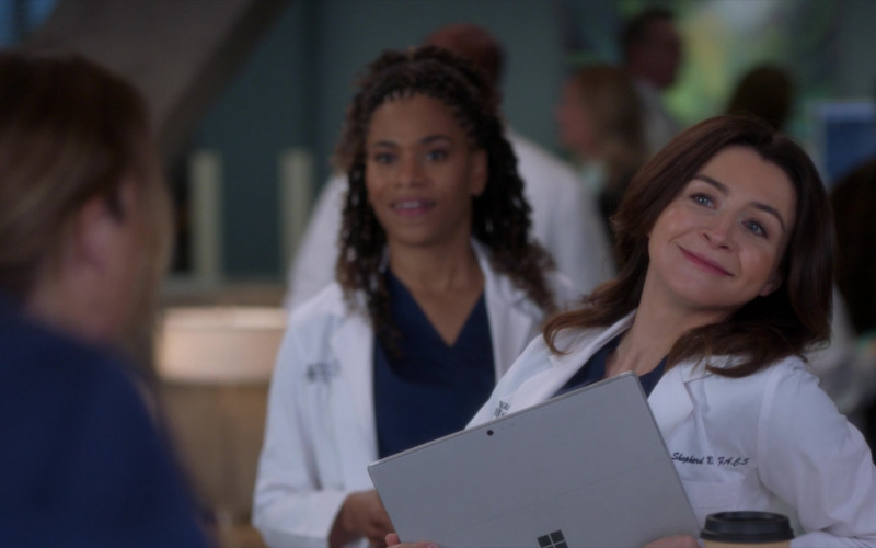 Microsoft Surface Tablets in Grey's Anatomy S18E10 Living in a House Divided (5)