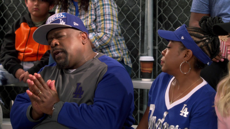 New Era LA Dodgers Cap of Cedric the Entertainer as Calvin in The Neighborhood S04E14 Welcome to the Big Little Leagues (2022)