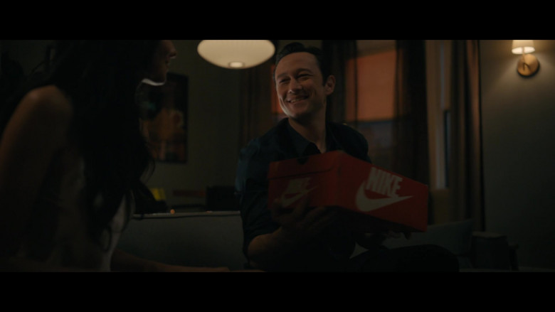 Nike Shoe Box Held by Joseph Gordon-Levitt as Travis Kalanick in Super Pumped The Battle for Uber S01E03 War (1)