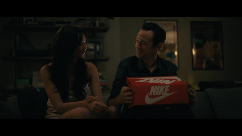 Nike Shoe Box Held by Joseph Gordon-Levitt as Travis Kalanick in Super Pumped The Battle for Uber S01E03 War (2)