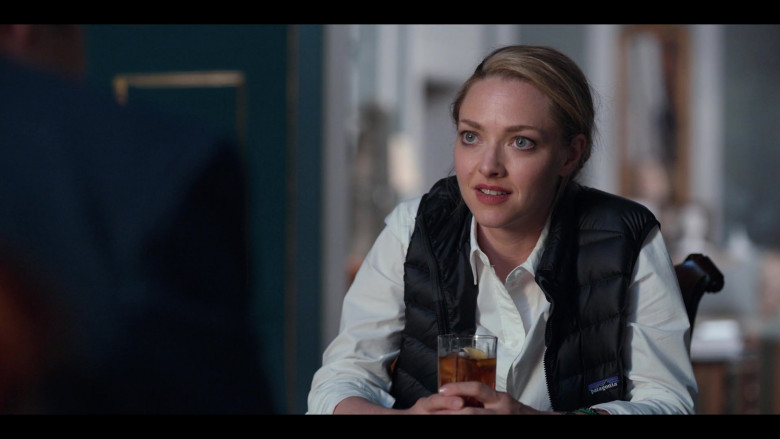Patagonia Down Sweater Vest Worn by Amanda Seyfried as Elizabeth Holmes in The Dropout S01E05 Flower of Life (1)