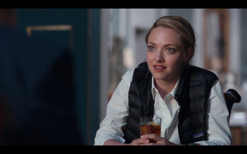 Patagonia Down Sweater Vest Worn by Amanda Seyfried as Elizabeth Holmes in The Dropout S01E05 Flower of Life (1)
