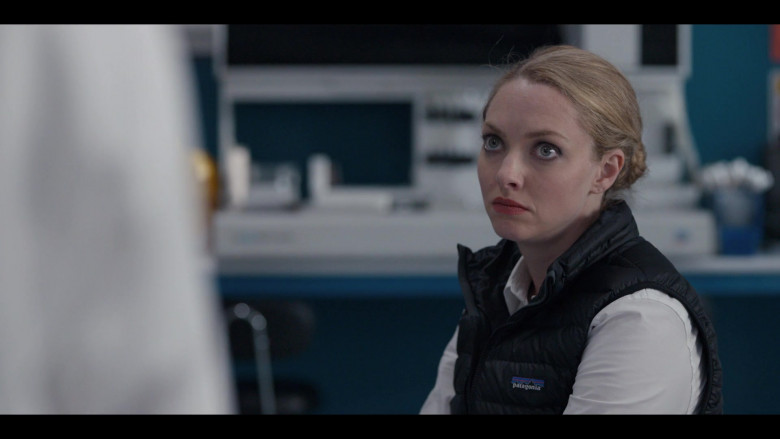 Patagonia Down Sweater Vest Worn by Amanda Seyfried as Elizabeth Holmes in The Dropout S01E05 Flower of Life (2)