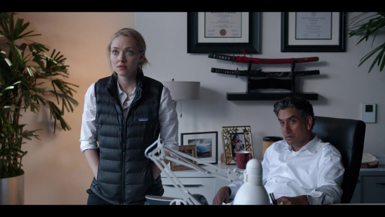 Patagonia Down Sweater Vest Worn by Amanda Seyfried as Elizabeth Holmes in The Dropout S01E05 Flower of Life (3)