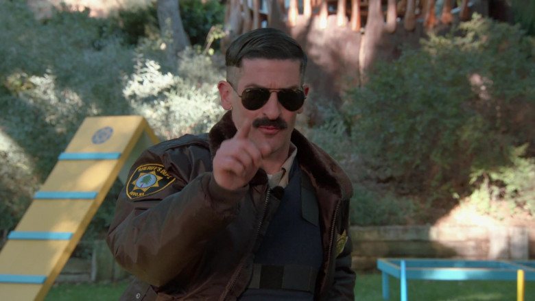 Ray-Ban Men's Sunglasses of Robert Ben Garant as Deputy Travis Junior in Reno 911! S08E02 Bad Lieutenant Woman (1)
