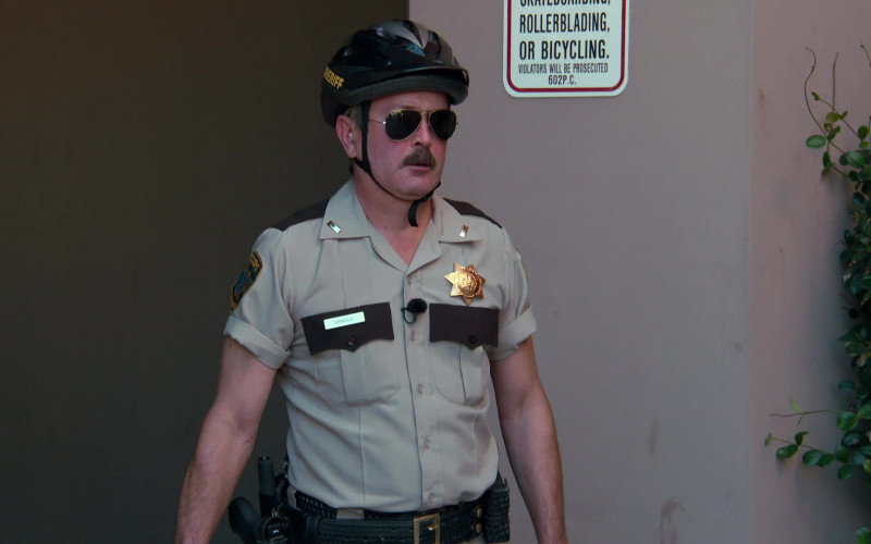 Ray-Ban Sunglasses of Thomas Lennon as Lieutenant Jim Dangle in Reno 911! S08E03 Dangle's Retirement Plan (2022)