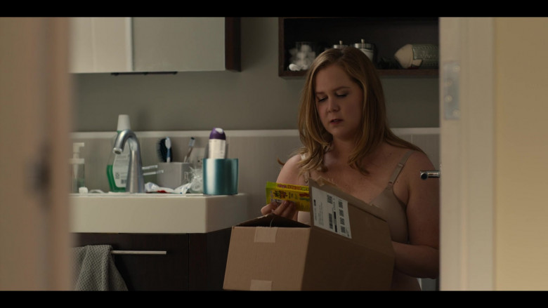 Sour Patch Kids Candies of Amy Schumer as Beth in Life & Beth S01E01 (2022)