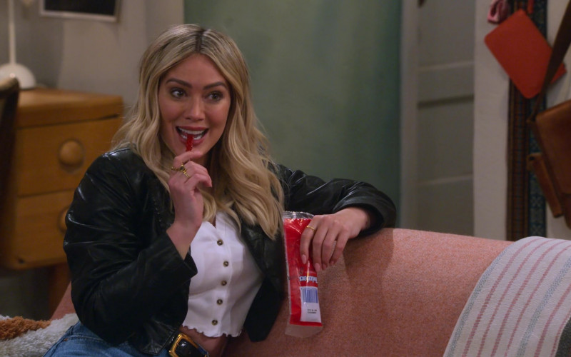 TWIZZLERS Twists Strawberry Flavored Chewy Candy Enjoyed by Hilary Duff as Sophie in How I Met Your Father S01E09 (1)