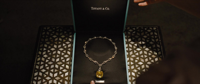 Tiffany & Co. Yellow Diamond Necklace in Death on the Nile (2022)