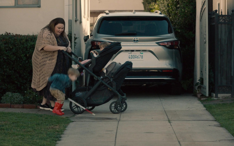 Toyota Sienna Car in This Is Us S06E09 "The Hill" (2022)