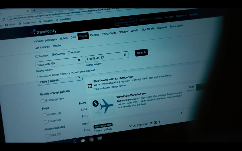 Travelocity.com online travel agency website in Pieces of Her S01E03 (2022)