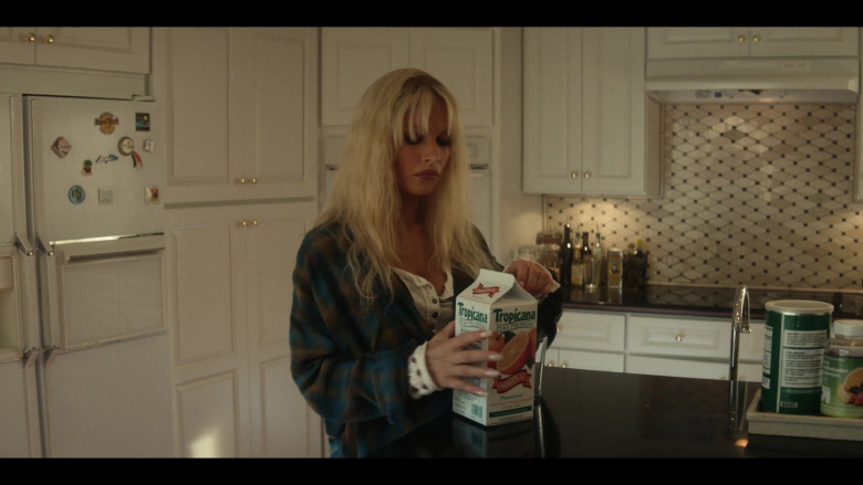 Tropicana Pure Premium Original Orange Juice Enjoyed by Lily James as Pamela Anderson in Pam & Tommy S01E08 Seattle (2022)