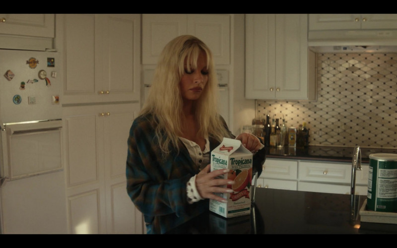 Tropicana Pure Premium Original Orange Juice Enjoyed by Lily James as Pamela Anderson in Pam & Tommy S01E08 "Seattle" (2022)