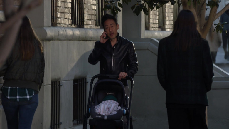 UPPAbaby MESA Infant Car Seat and Stroller in 9-1-1 S05E12 Boston (1)