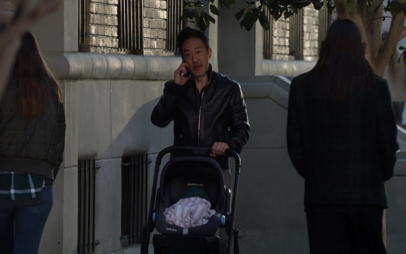 UPPAbaby MESA Infant Car Seat and Stroller in 9-1-1 S05E12 Boston (1)