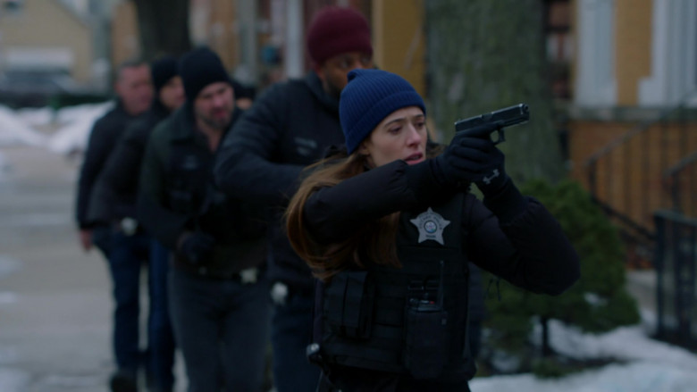 Under Armour Gloves in Chicago P.D. S09E16 Closer (2022)