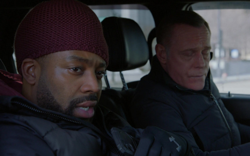 Under Armour Gloves of LaRoyce Hawkins as Kevin Atwater in Chicago P.D. S09E15 Gone (2)