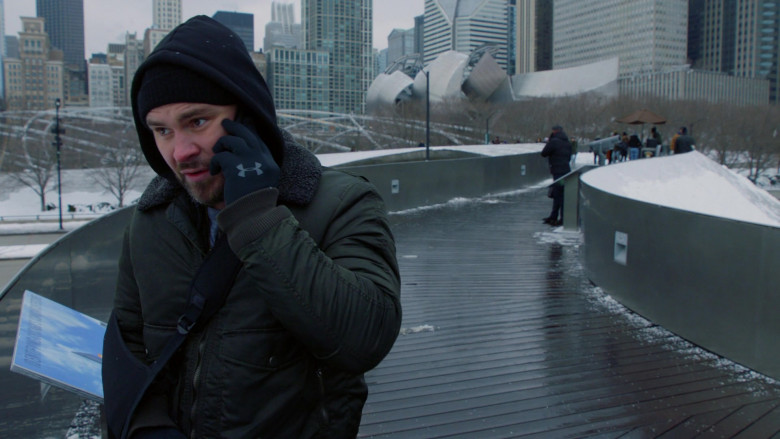 Under Armour Gloves of Patrick John Flueger as Adam Ruzek in Chicago P.D. S09E15 Gone (2)