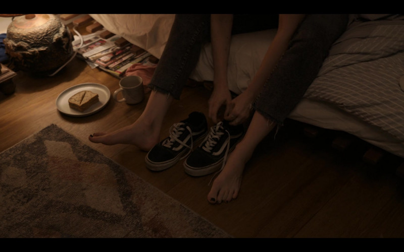 Vans Shoes of Bella Heathcote as Andy Oliver in Pieces of Her S01E01 (2022)