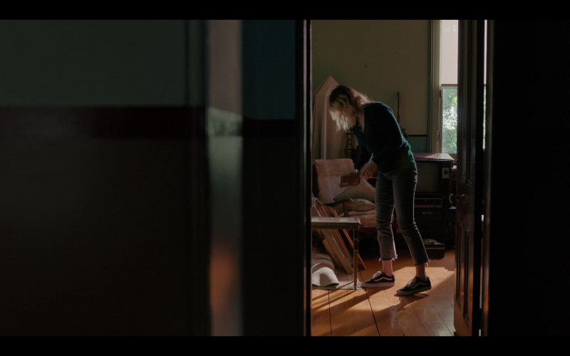 Vans Sneakers of Bella Heathcote as Andy Oliver in Pieces of Her S01E05 (2022)