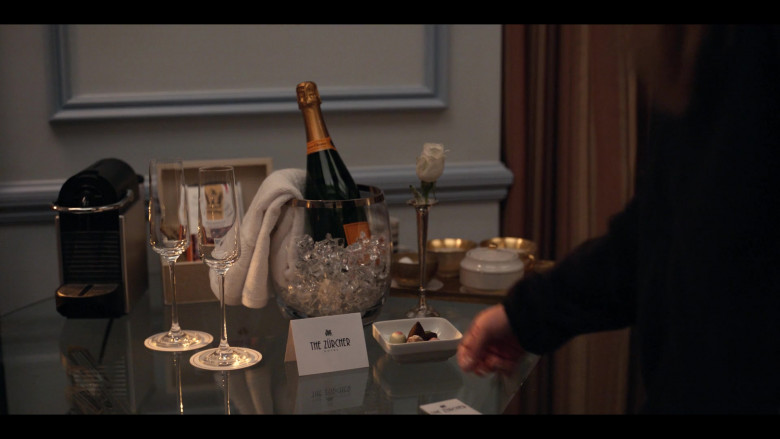 Veuve Clicquot Brut Yellow Label Champagne in The Dropout S01E02 Satori (2022)