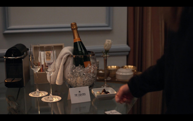 Veuve Clicquot Brut Yellow Label Champagne in The Dropout S01E02 Satori (2022)
