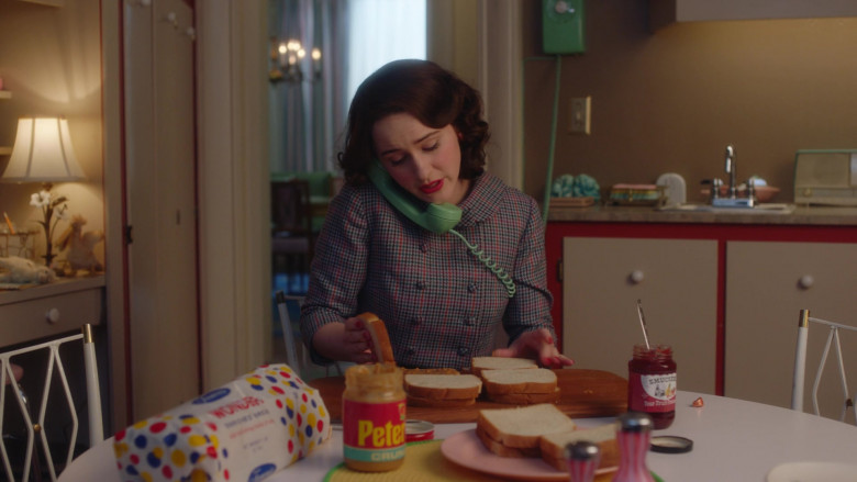 Wonder Bread, Peter Pan Peanut Butter and Smucker's Enjoyed by Rachel Brosnahan as Miriam ‘Midge' Maisel in The Marvelous Mrs. Maisel S04E08 How Do You Get to Carnegie Hall (2022)