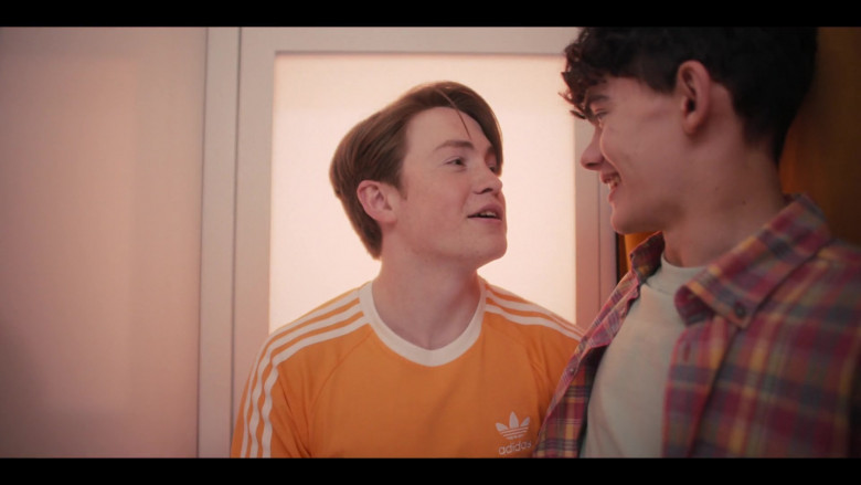 Adidas Orange T-Shirt of Kit Connor as Nick Nelson in Heartstopper S01E08 Boyfriend (2)