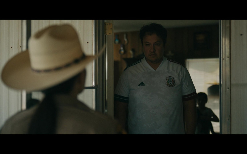 Adidas T-Shirt in Outer Range S01E05 The Soil (2022)