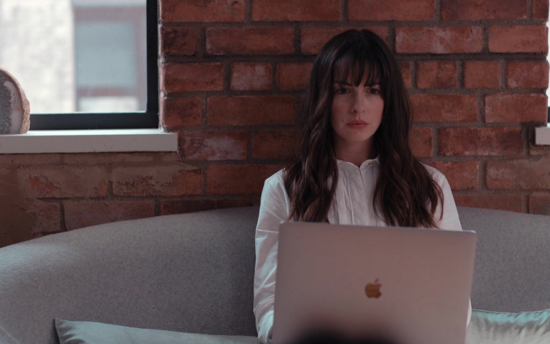 Apple MacBook Laptop Computer Used by Actress Anne Hathaway as Rebekah Neumann in WeCrashed S01E05 Hustle Harder (2022)