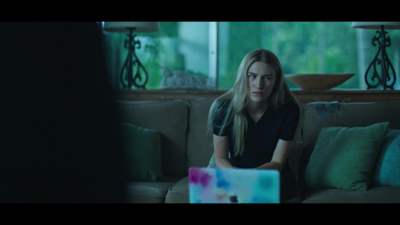 Apple MacBook Laptop Computer Used by Sofia Hublitz as Charlotte Byrde in Ozark S04E09 Pick a God and Pray (2022)