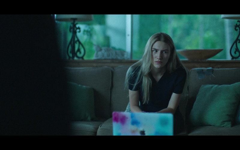 Apple MacBook Laptop Computer Used by Sofia Hublitz as Charlotte Byrde in Ozark S04E09 Pick a God and Pray (2022)
